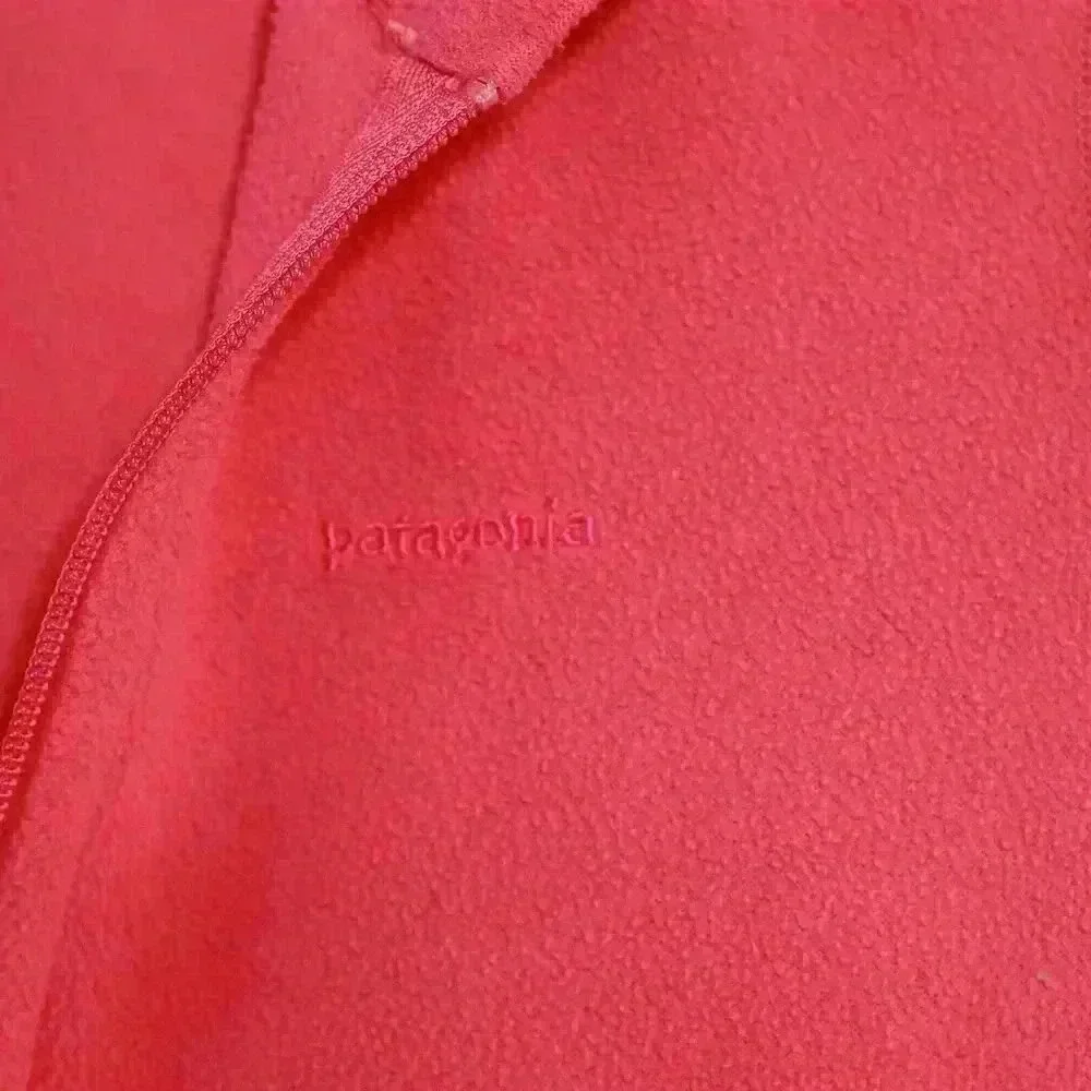 Girls Patagonia Size M Pink lightweight fleece hooded jacket with pockets